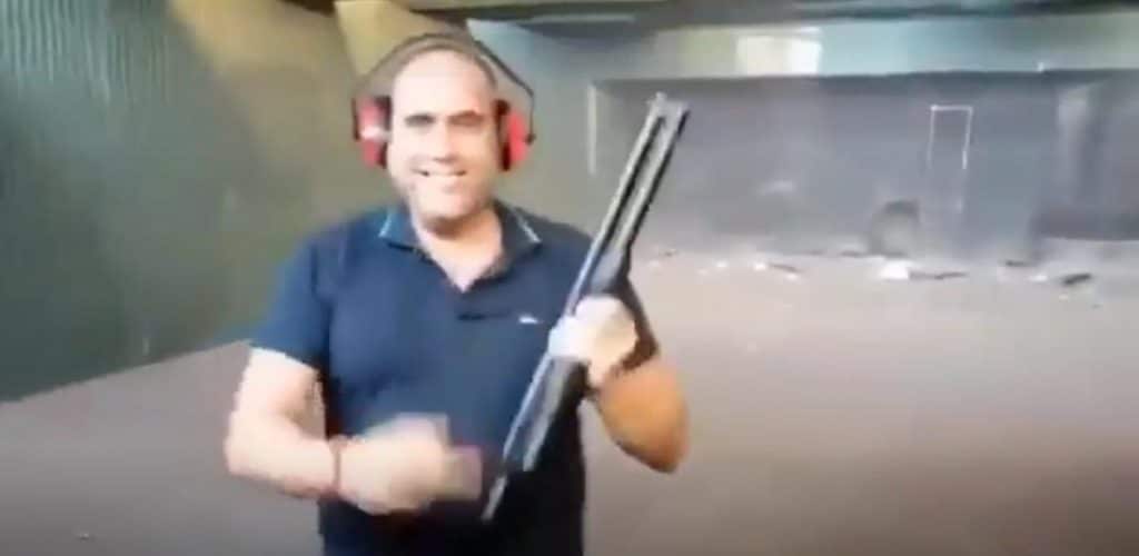 جندي إسباني يطلق النار أعصاء الحكومة