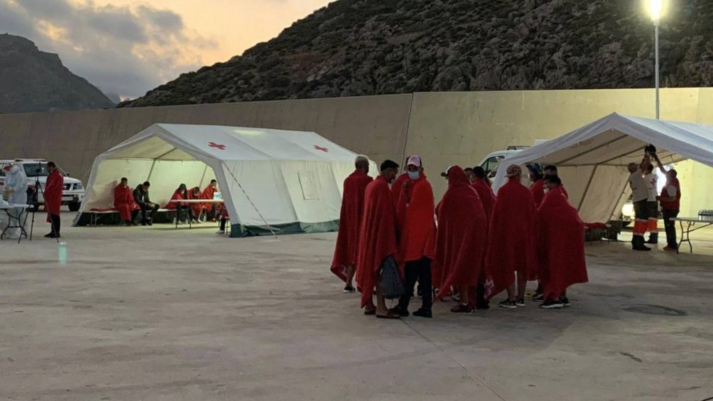 وصول مهاجرين إلى شواطئ مورثيا