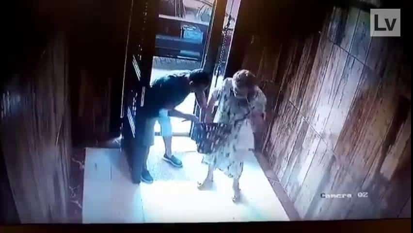 سرقة محفظة نقود عجوز