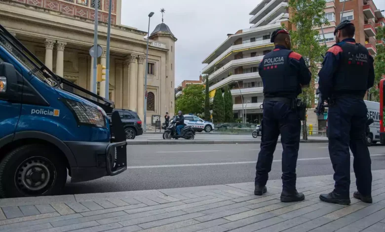 europapress 5189489 varios mossos desquadra plaza bonanova donde encuentran edificios okupados 1200 800