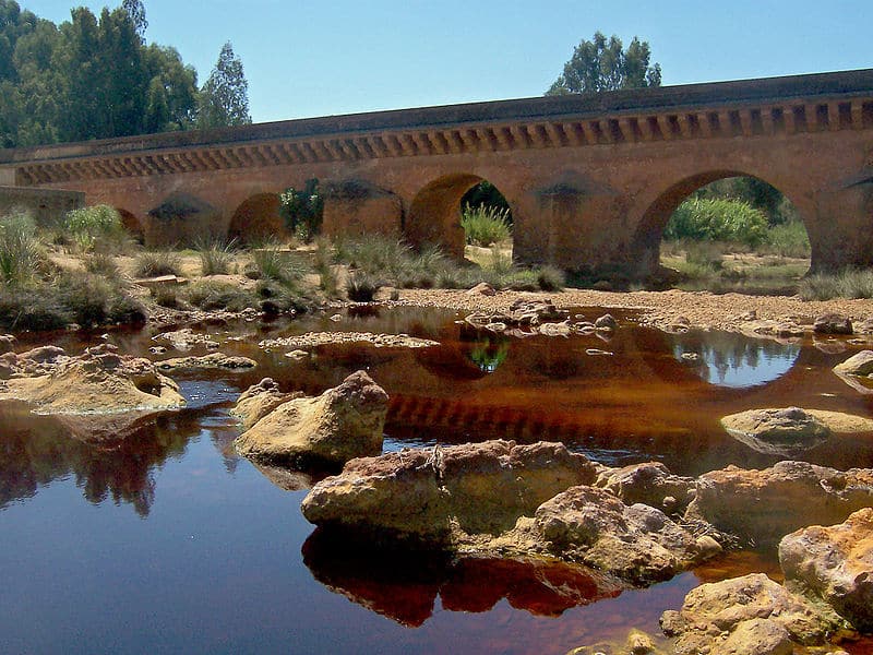 800px Puente Romano sobre el rio Tinto. Niebla Huelva