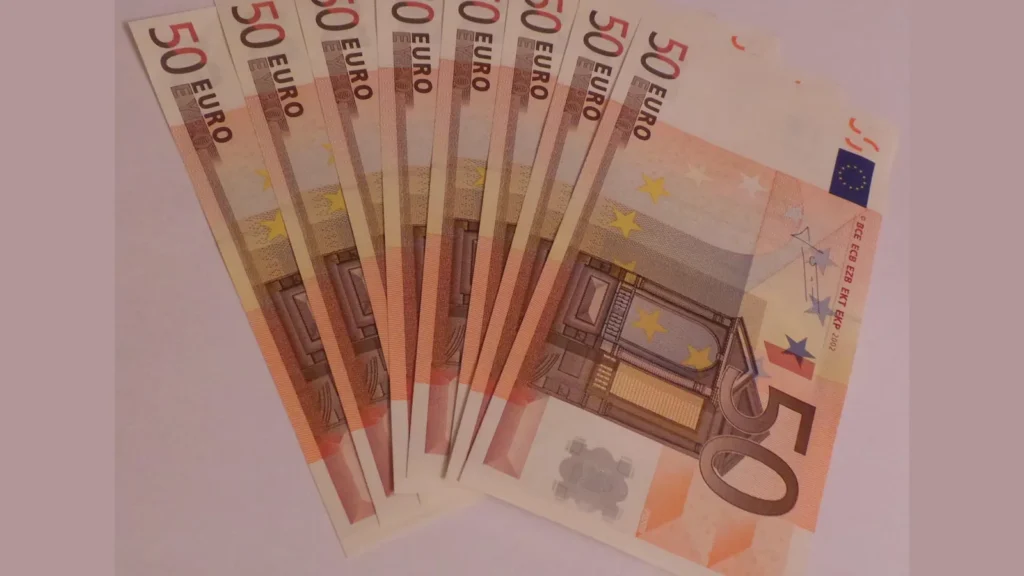 لماذا تسحب إسبانيا فئات من ورقة الـ 50 يورو؟ كيفية استبدالها دون خسارة الأموال