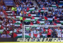 en el reale arena se desplegaron banderas en apoyo a palestina foto laliga