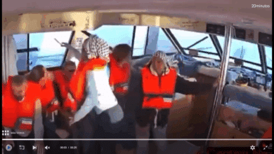 نشطاء أسطول الصمود
