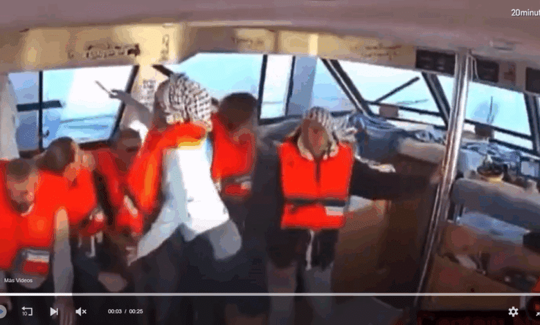 نشطاء أسطول الصمود