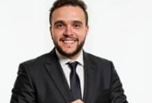 الإعلامي "محمود عفيفي" يتألق في برنامج أخبار السياحة على قناة النهار وشرم الفضائية