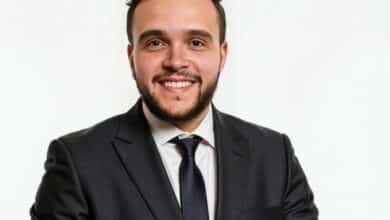 الإعلامي "محمود عفيفي" يتألق في برنامج أخبار السياحة على قناة النهار وشرم الفضائية