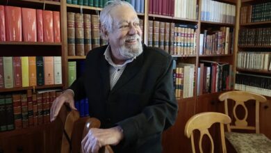 الكاتب المكسيكي جونزالو سيلوريو يفوز بجائزة ثيربانتس لعام 2025