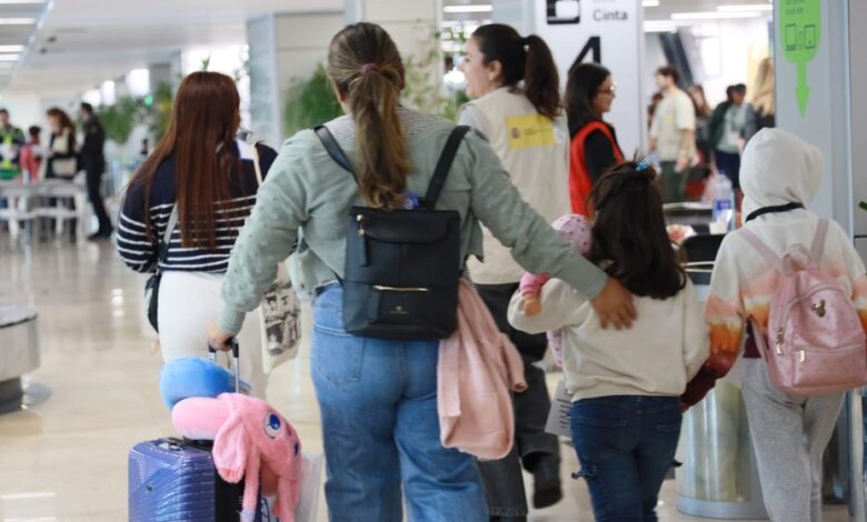 وصول 245 لاجئا إلى إسبانيا ضمن برنامج إعادة التوطين الوطني