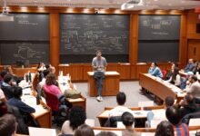 جيرارد بيكيه أستاذ في جامعة هارفارد