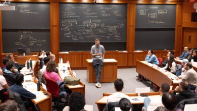 جيرارد بيكيه أستاذ في جامعة هارفارد