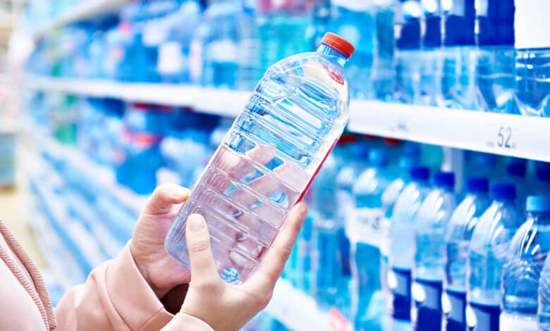 قارورة مياه معدنية