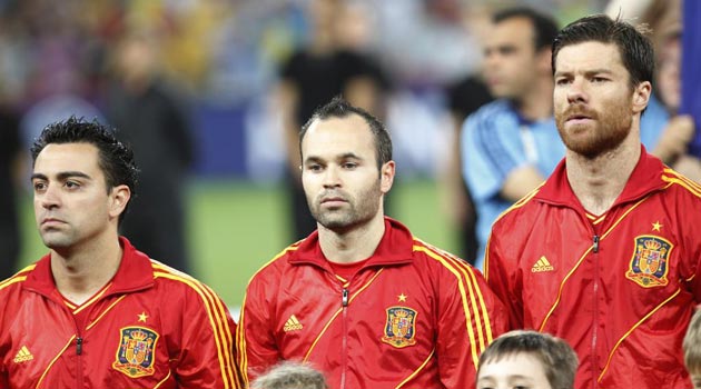 المغرب يرغب في التعاقد مع أسطورة منتخب إسبانيا السابق وينتظر قراره النهائي