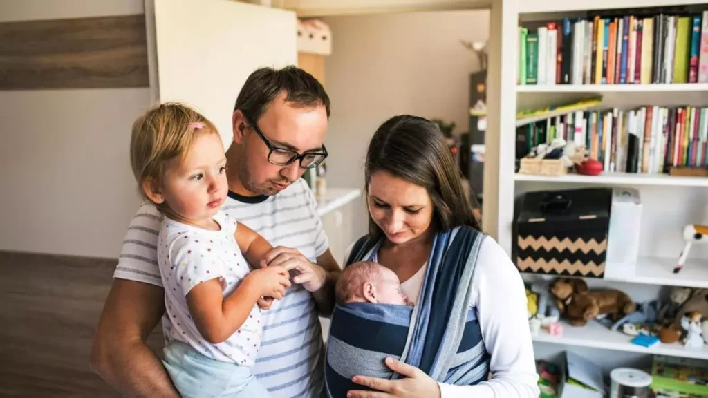 كل ما تحتاج لمعرفته حول إعانة الطفل البالغة 200 يورو