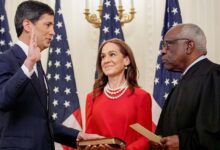 كيفن وارش يؤدي اليمين الدستورية كرئيس لمجلس الاحتياطي الفيدرالي في البيت الأبيض. (صورة: بلومبيرغ)