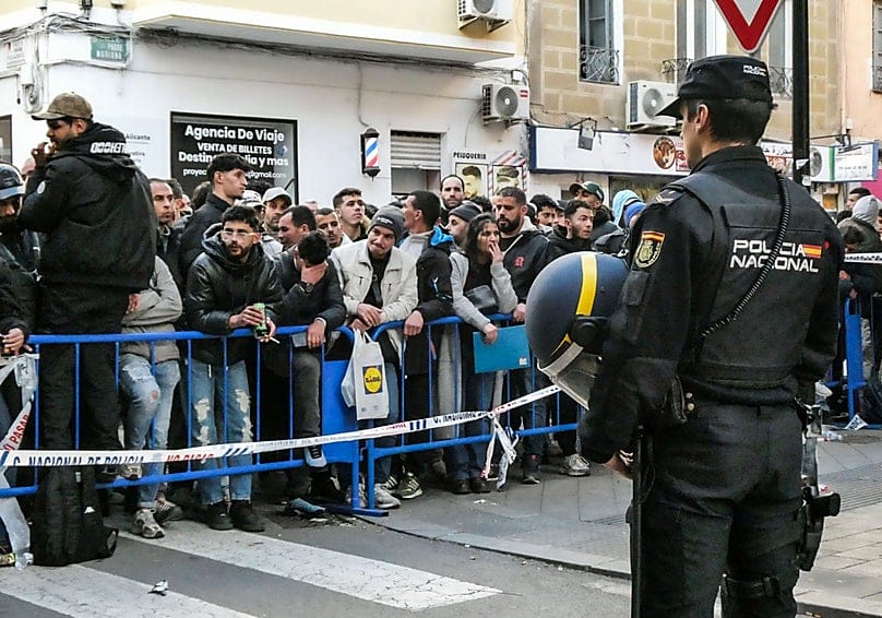 إسبانيا تشرع في ترحيل المهاجرين الجزائريين