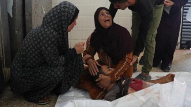 إسرائيل تشن هجوماً على مستشفى في وسط قطاع غزة