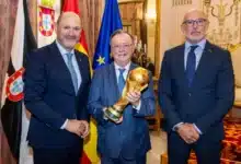 رئيس الاتحاد الملكي الإسباني لكرة القدم ومدرب إسبانيا يعلنان من سبتة: نهائي 2030 سيلعب في إسبانيا
