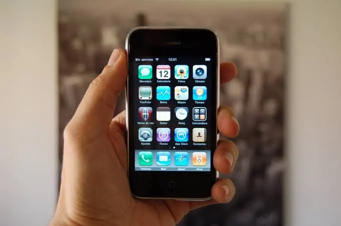 آيفون 3G (2008)